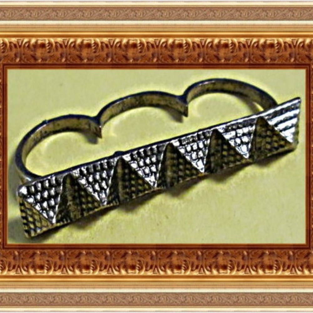 Gold Tone Triple Finger Spike Design Ring Unisex